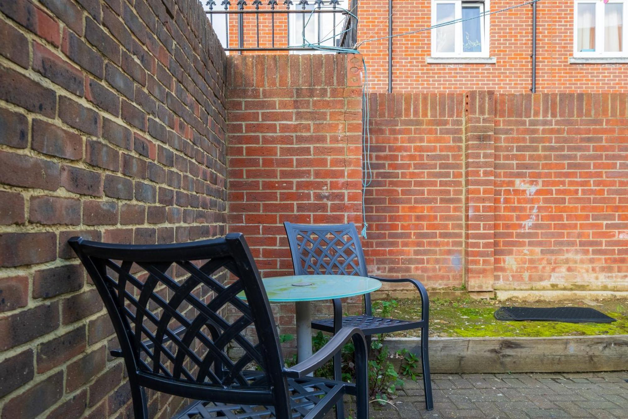 Modern 2 Bedroom Apartment In Mitcham, London Exterior foto