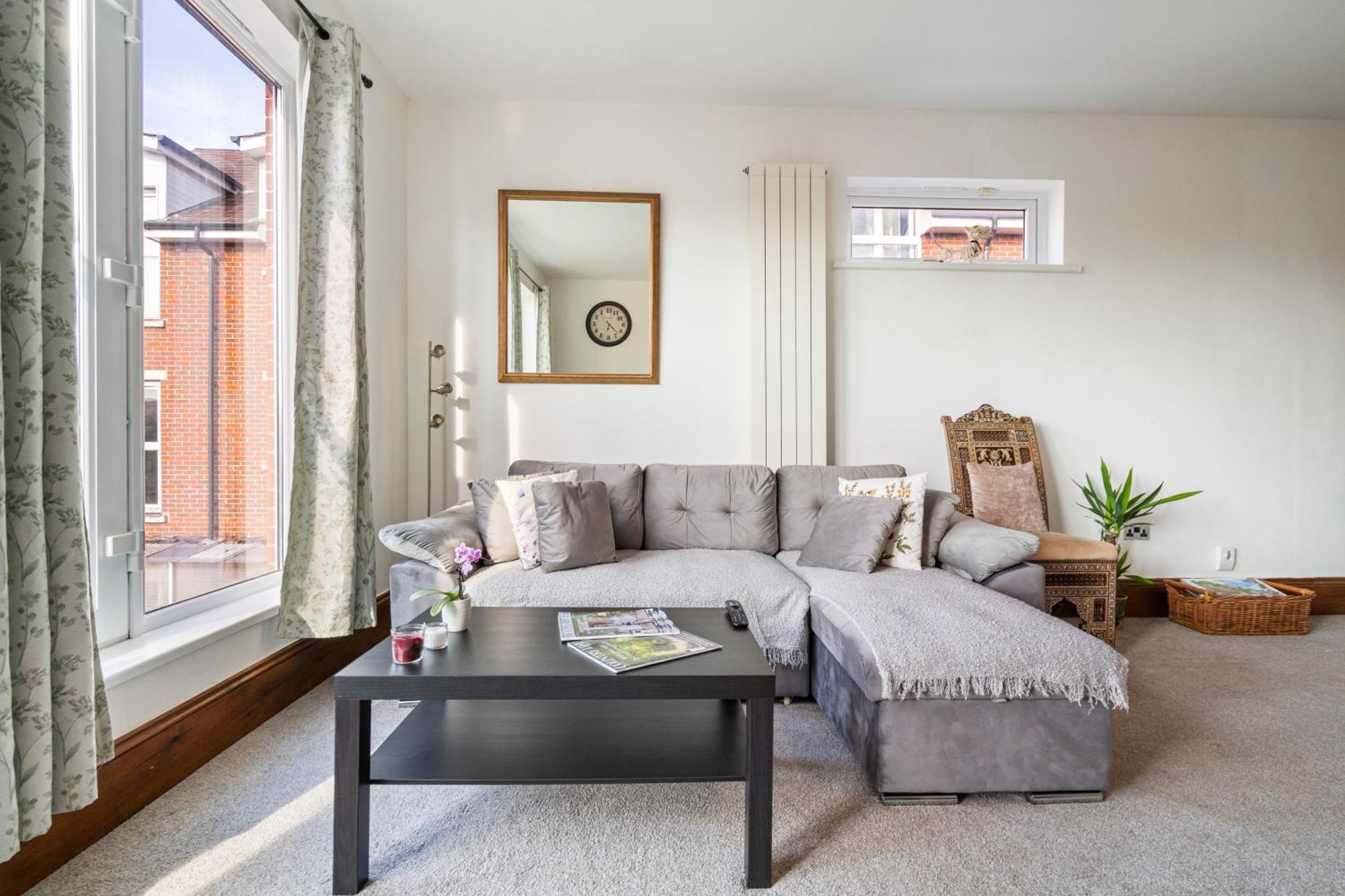 Modern 2 Bedroom Apartment In Mitcham, London Exterior foto