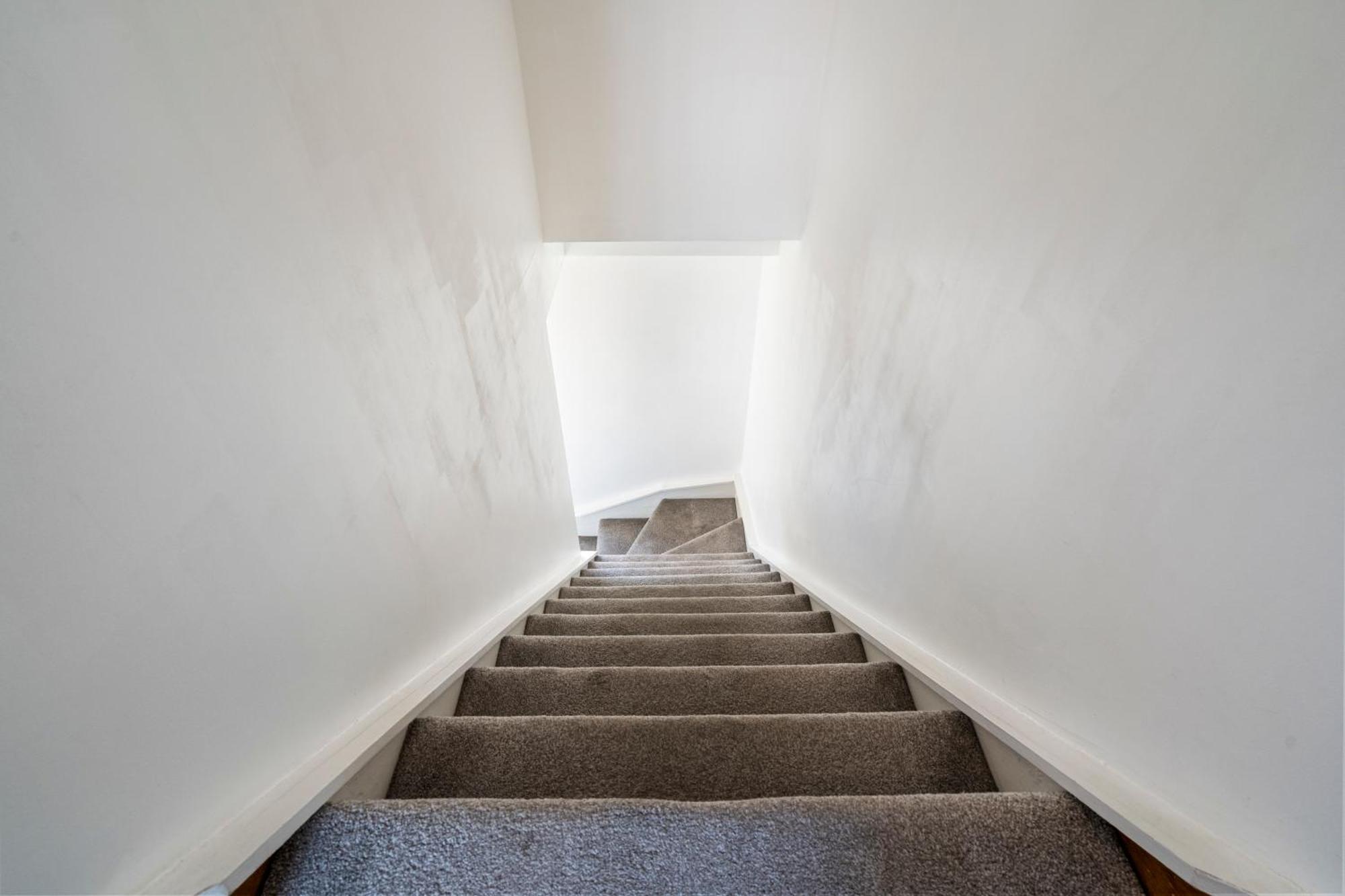Modern 2 Bedroom Apartment In Mitcham, London Exterior foto
