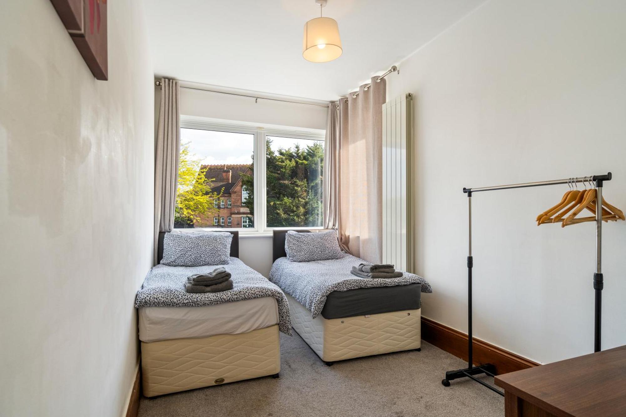 Modern 2 Bedroom Apartment In Mitcham, London Exterior foto